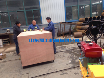山東翔工機(jī)械小型壓路機(jī)發(fā)貨現(xiàn)場忙！