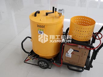 瀝青灌縫機(jī)廠家迎合路面養(yǎng)護(hù)需求，適應(yīng)市場(chǎng)變化