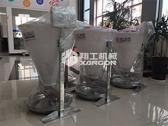 瀝青灌縫機廠家轉(zhuǎn)變養(yǎng)殖思維，智能化搶先市場
