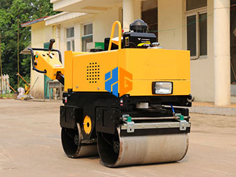 保養(yǎng)小型壓路機(jī)切勿因小失大！