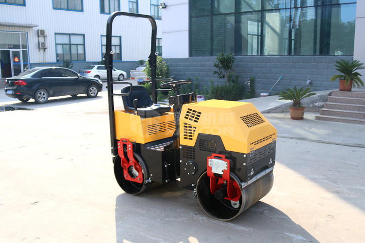 不容錯(cuò)過(guò)的技術(shù)干貨——小型壓路機(jī)平安?？考记? title=