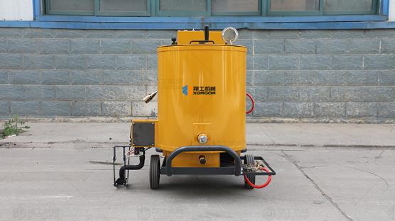 瀝青灌縫機(jī)整機(jī)配備發(fā)電機(jī)組，可以提供充足動(dòng)力